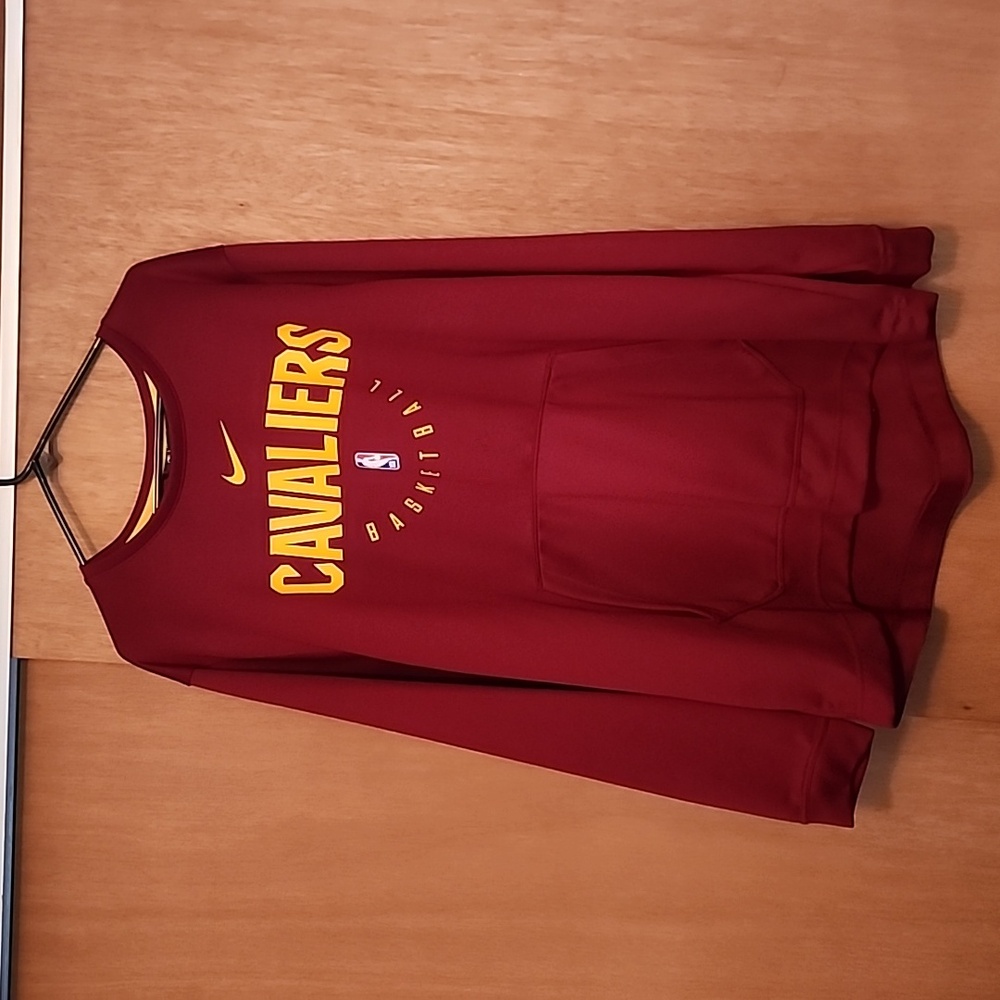 Men's 2XL Nike Cleveland Cavlier crew neck sweatshirt.